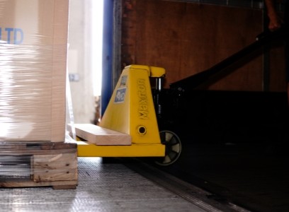 bottom 2 Local delivery service Singapore with reliable lorry delivery service for businesses