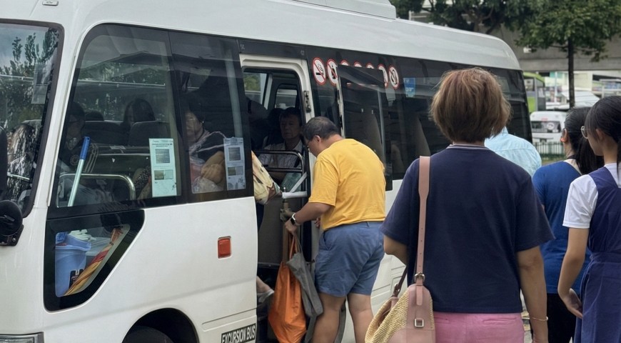 Professional shuttle service Singapore – Transport Republic fleet