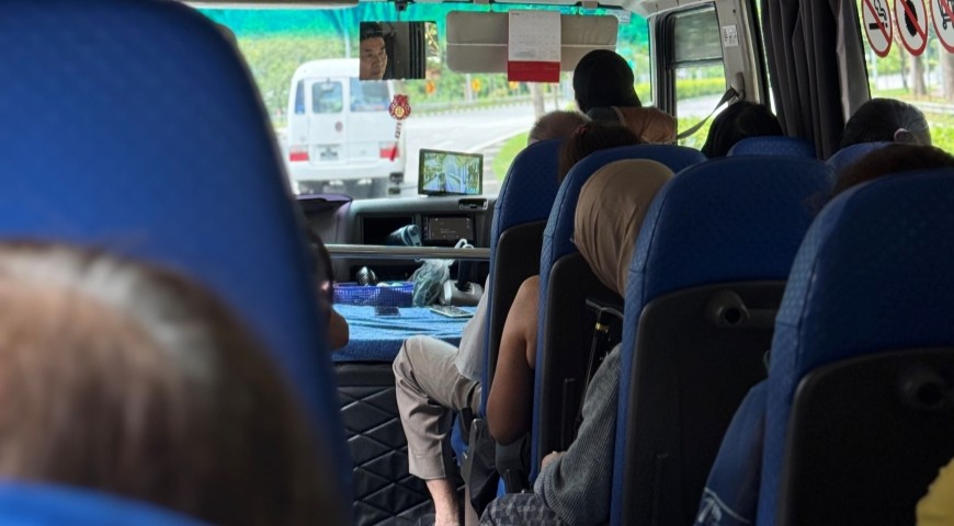 40 seater bus charter Singapore – chartered bus for large group events and outings